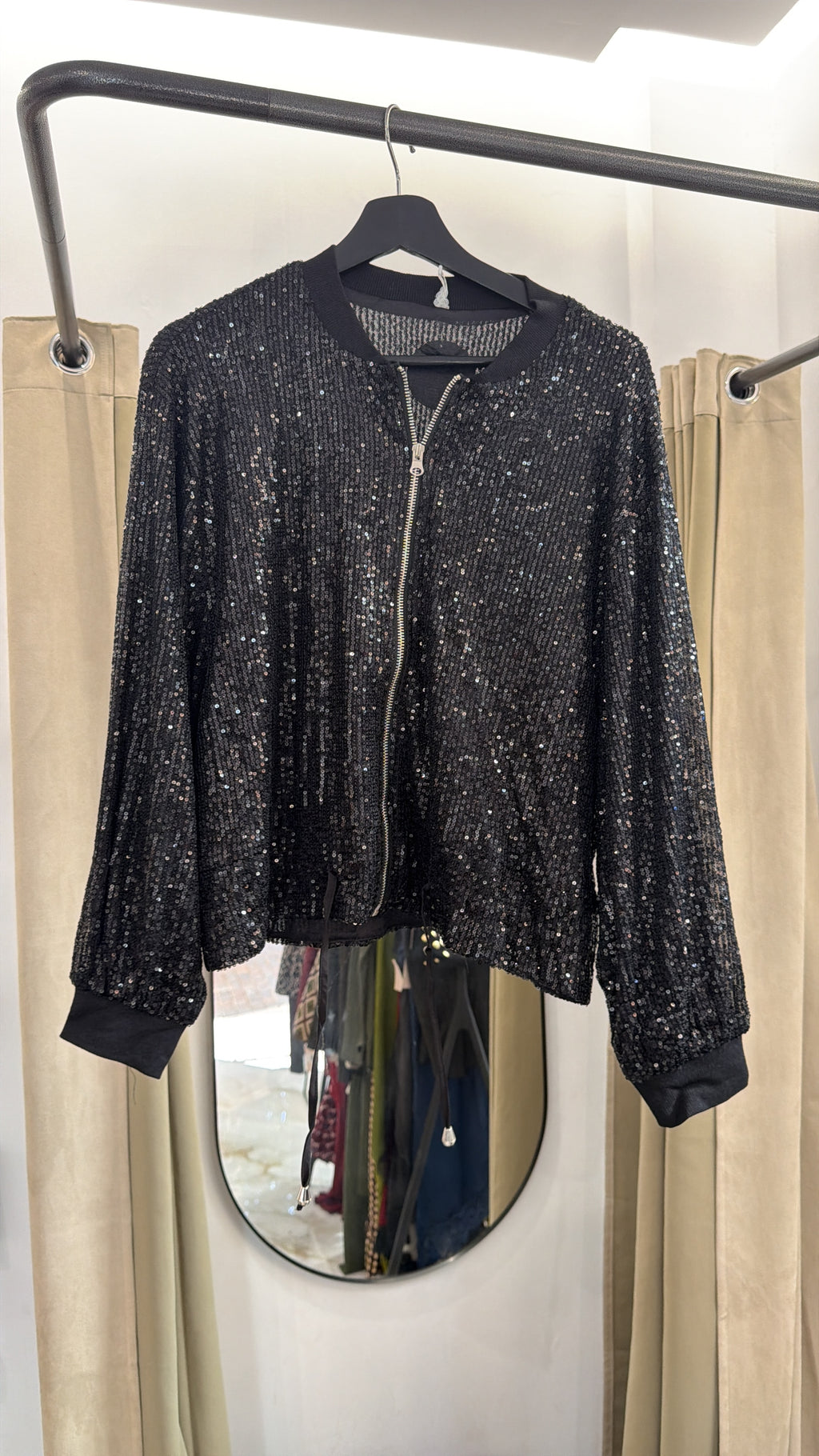 Chaqueta bomber de lentejuelas negra – Edición Fiesta