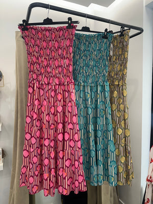 Vestido palabra de honor con nido de abeja