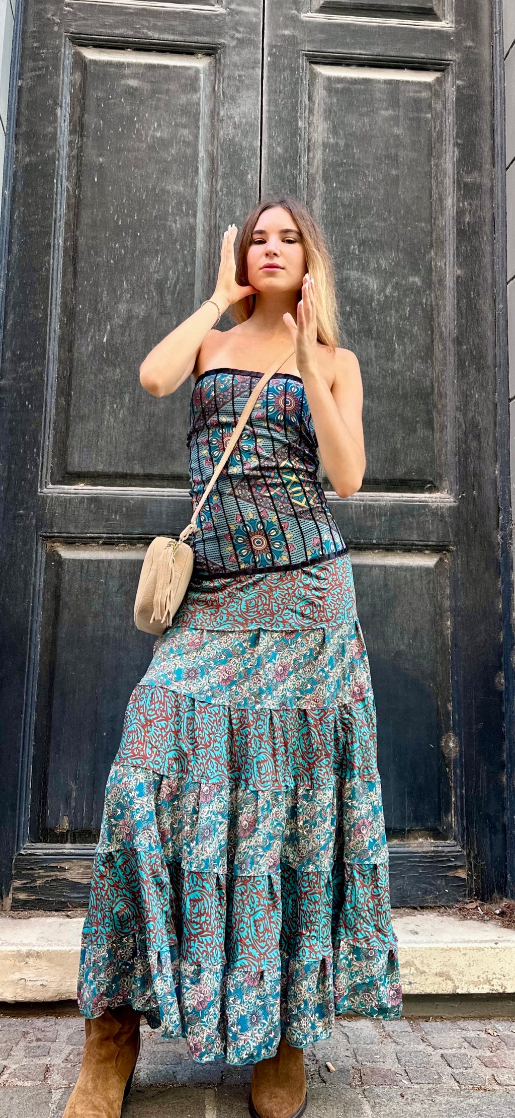 Vestido indio palabra de honor con nido de abeja en la espalda