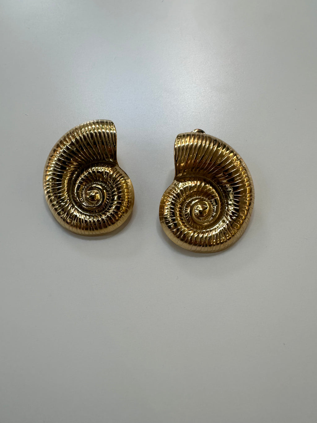 Pendientes caracola grande
