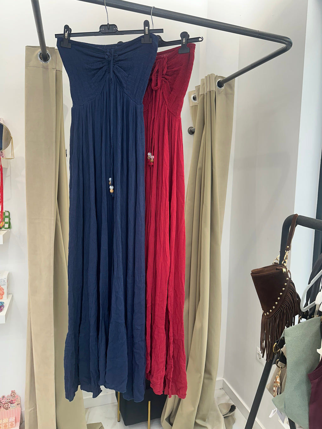 Vestido largo palabra de honor con cordón y abalorios | Azul marino y rojo