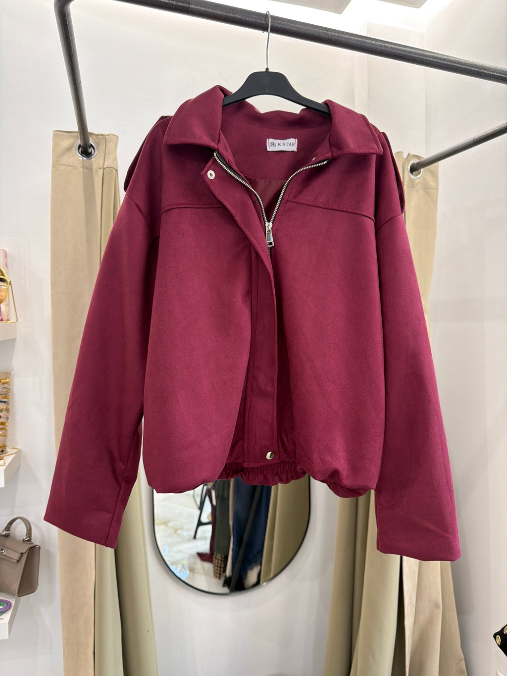 Cazadora Bomber Acolchada en Tejido antelina— Color Burdeos