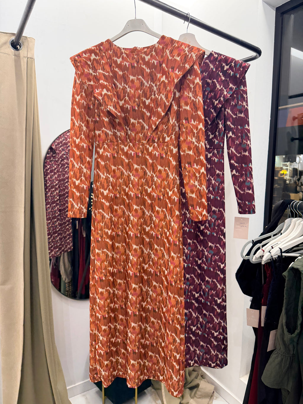 Vestido invitada estampado con volante| Luxala Shop