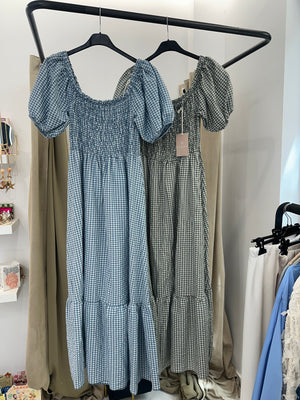 Vestido midi cuadros vichy – escote nido de abeja y mangas abullonadas