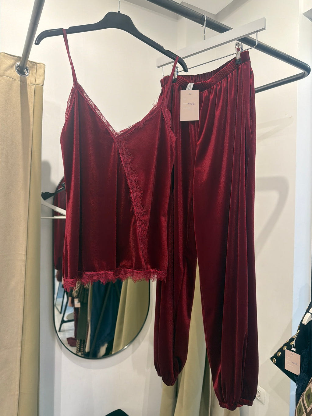 Pantalón de terciopelo bombacho con caída fluida