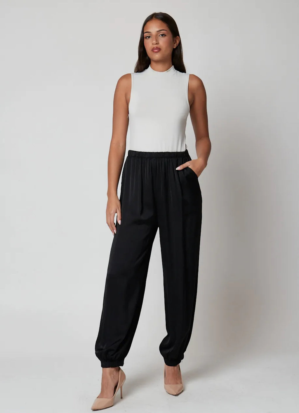 Pantalón Bombacho Satinado en color negro