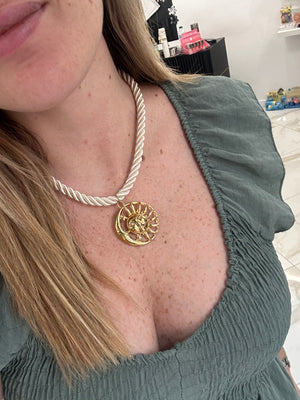 Collar de acero con colgante sol y luna