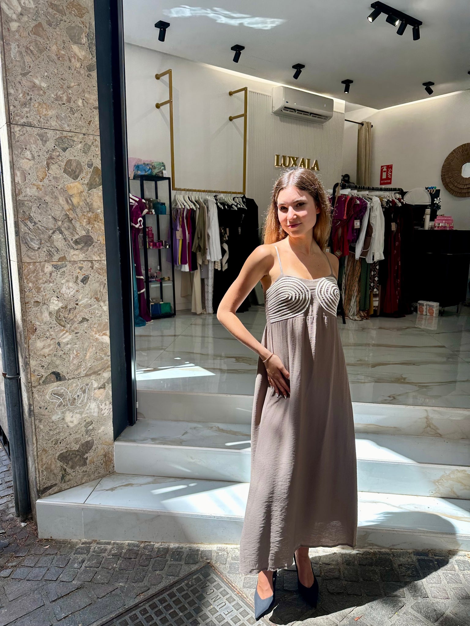 Vestido largo de tirantes con detalle de cuerdas– Verde, Azul Marino, Marrón y Topo