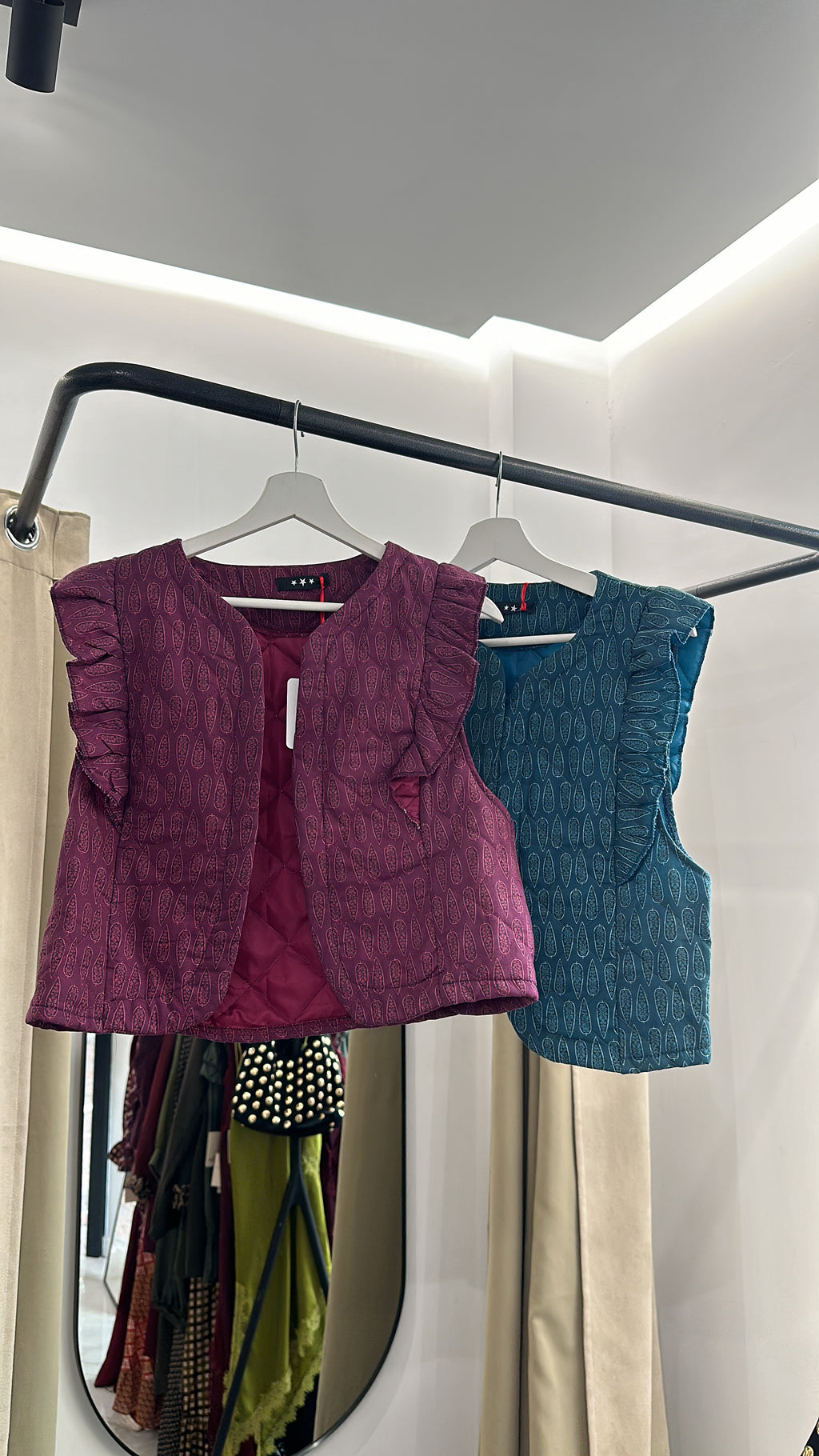 Chaleco acolchado estampado con volantes | Luxala Shop