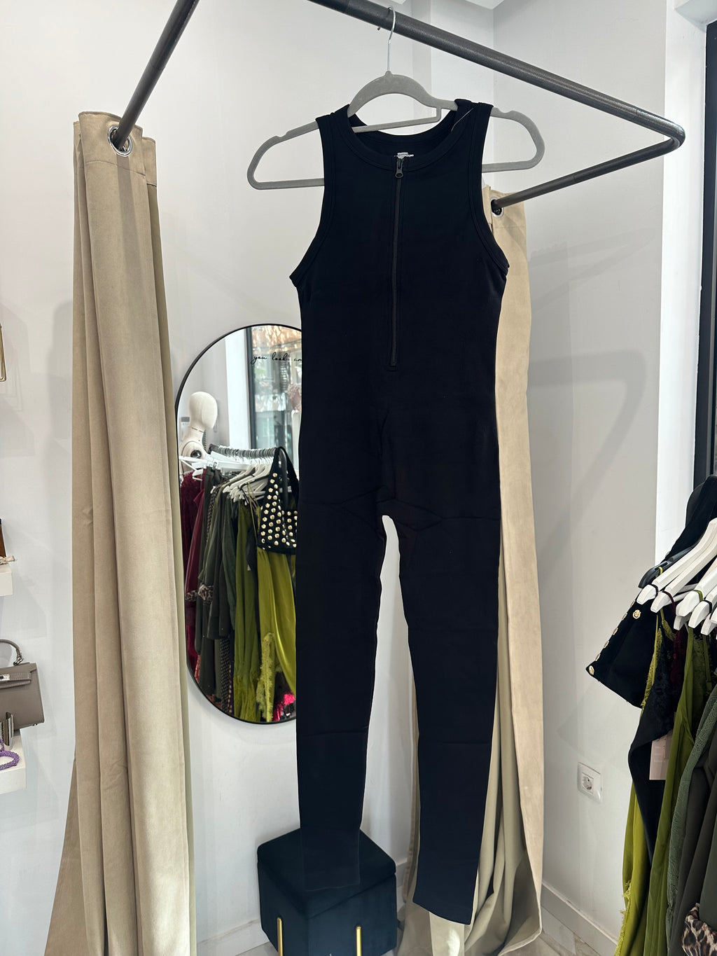 Mono deportivo negro con cremallera | Luxala Shop