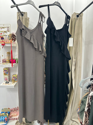 Vestido asimétrico con volante lateral – Talla Única (hasta M)