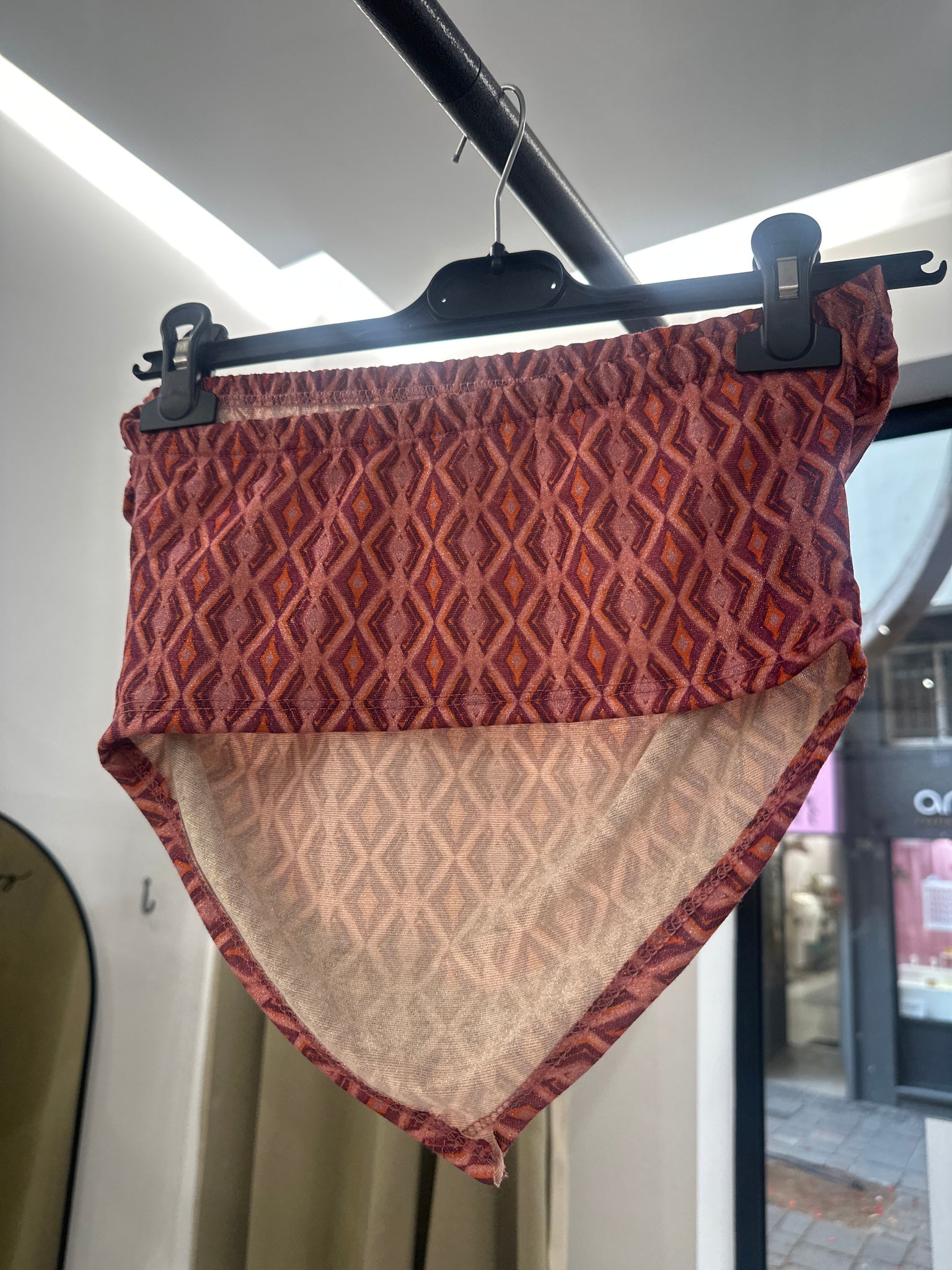 Top Pañuelo Elástico Estampado Geométrico Granate