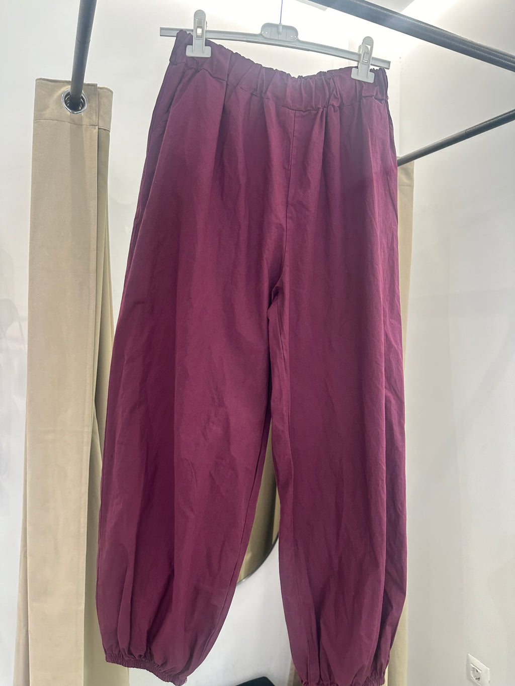 Pantalón bombacho mujer | Cintura elástica y puño fruncido | Burdeos