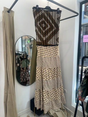 Vestido indio palabra de honor con nido de abeja en la espalda
