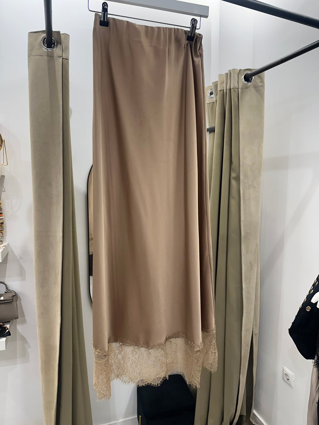 Falda satinada con encaje | Luxala Shop