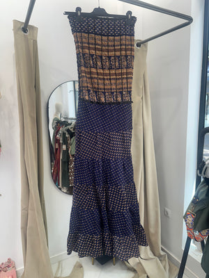 Vestido indio palabra de honor con nido de abeja en la espalda