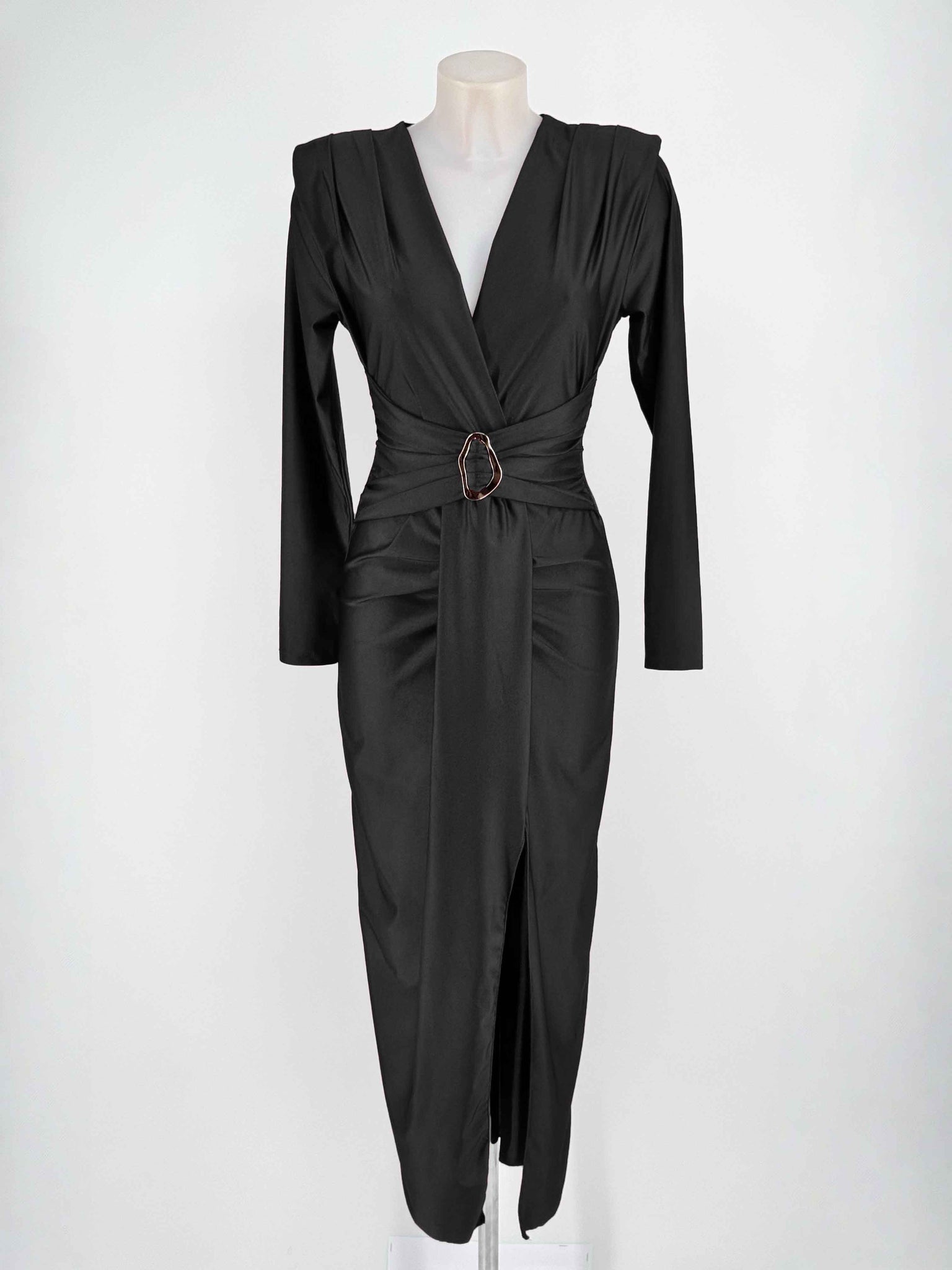 Vestido satinado con frunce y cinturón dorado | Luxala Shop