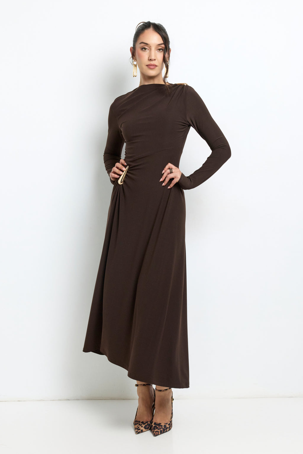 Vestido largo marrón con detalle dorado | Luxala Shop