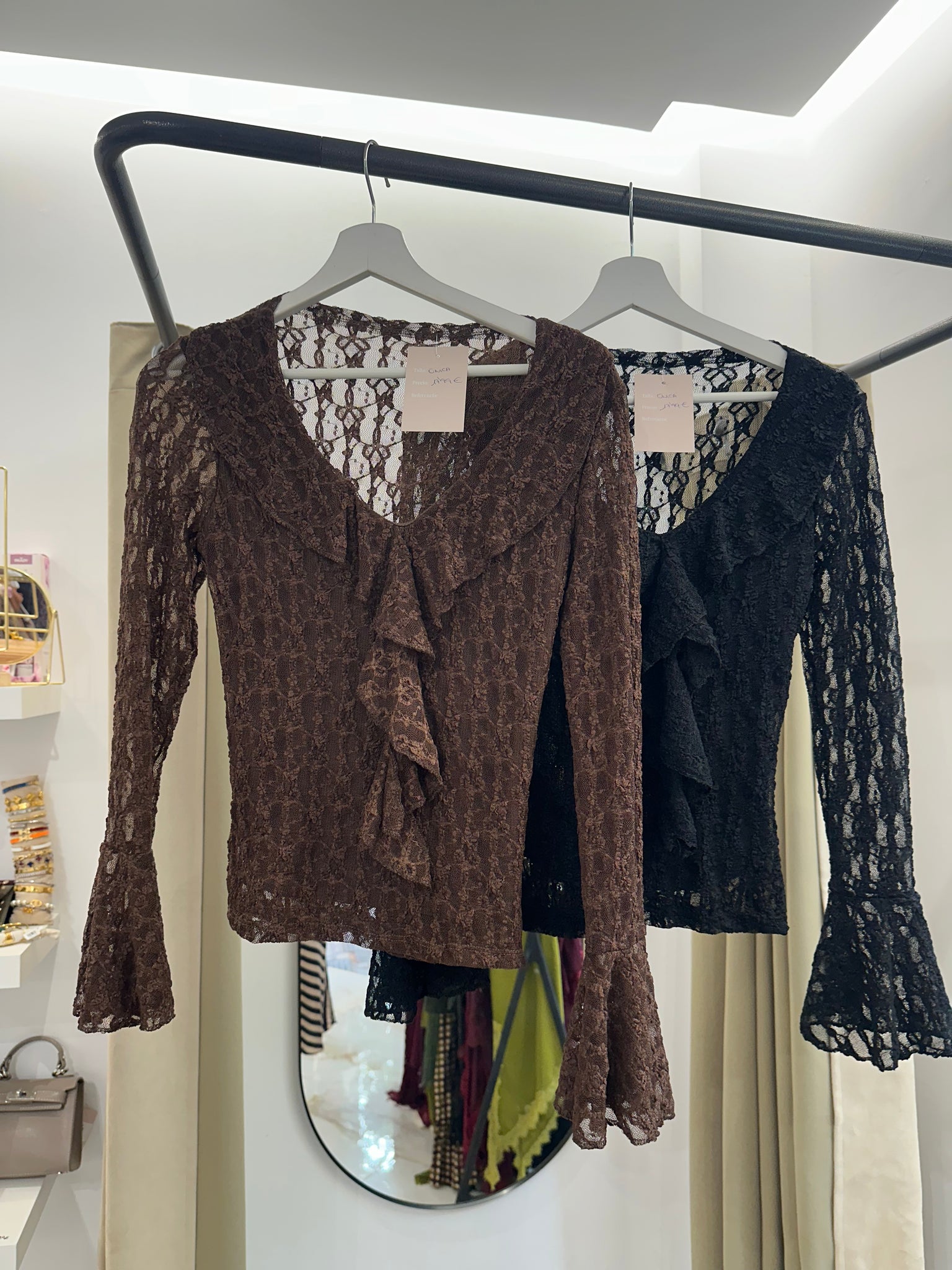 Blusa de encaje con volante | Luxala Shop