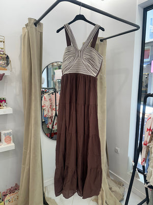 Vestido largo con escote trenzado – estilo boho chic