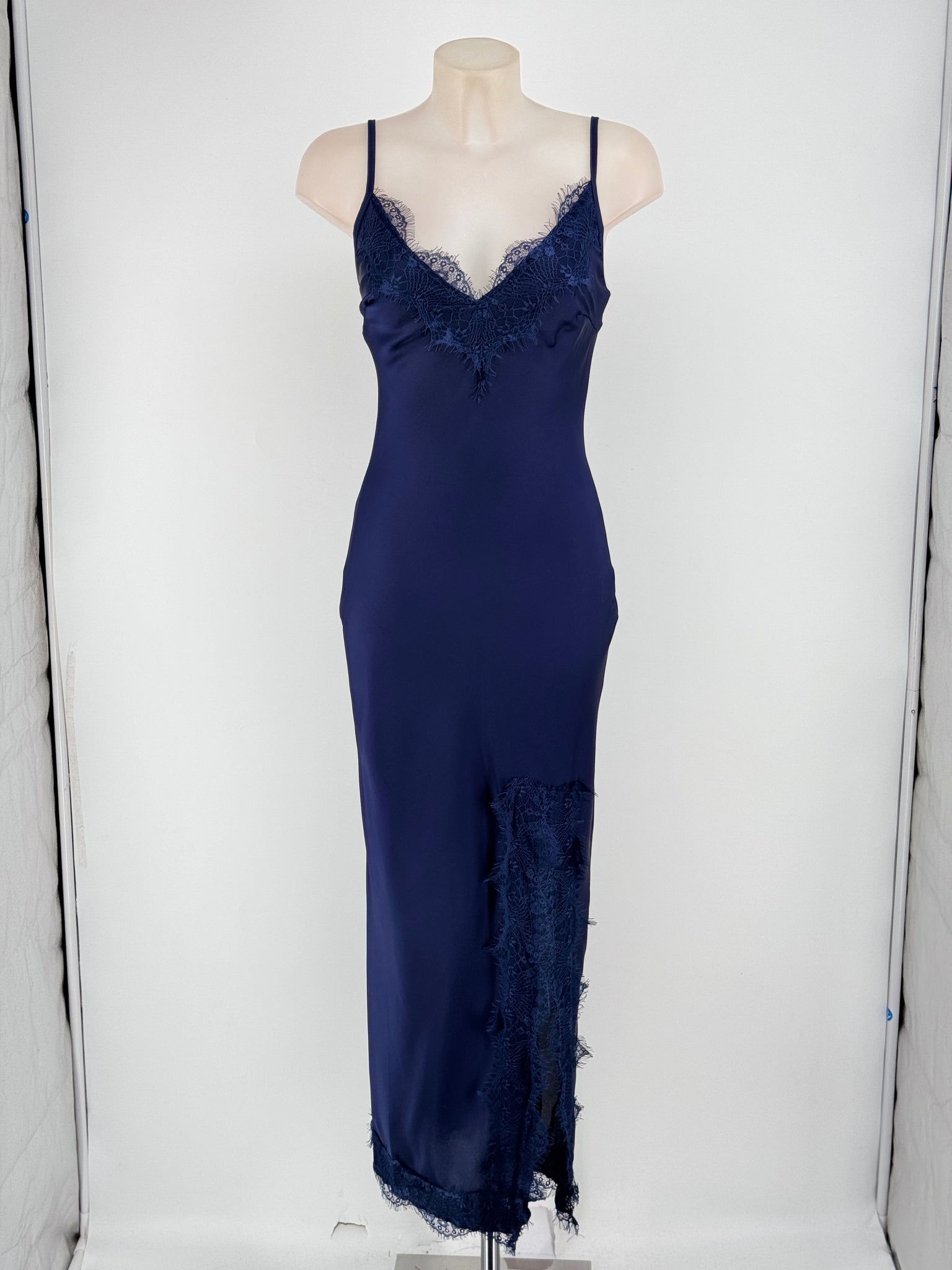 Vestido satinado marrón con encaje | Luxala Shop