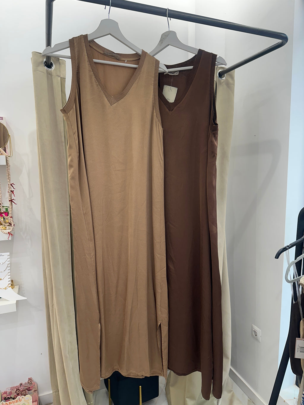 Vestido liso satinado