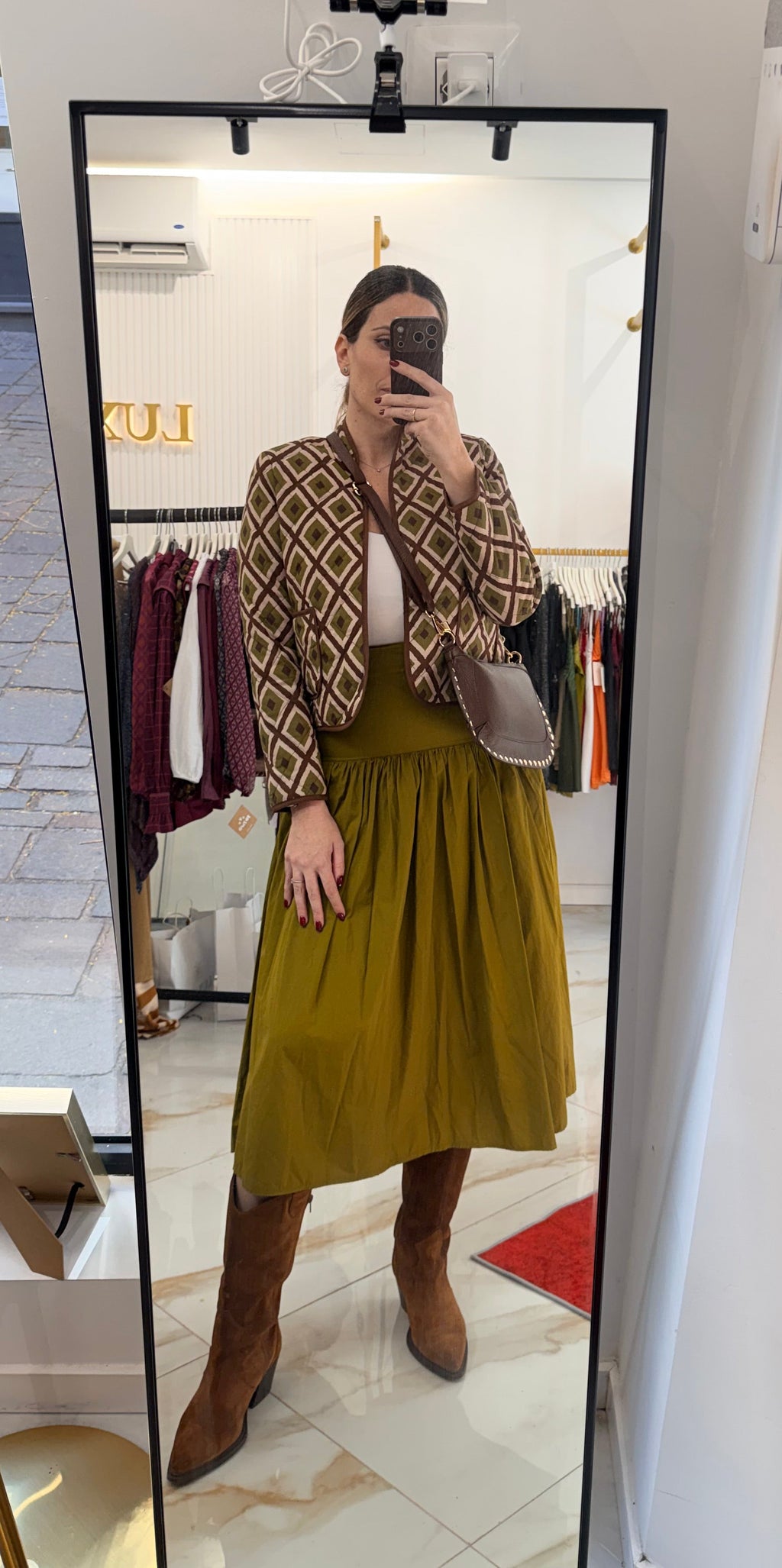 Chaqueta Jacquard Geométrica en Verde y Marrón – Edición Limitada