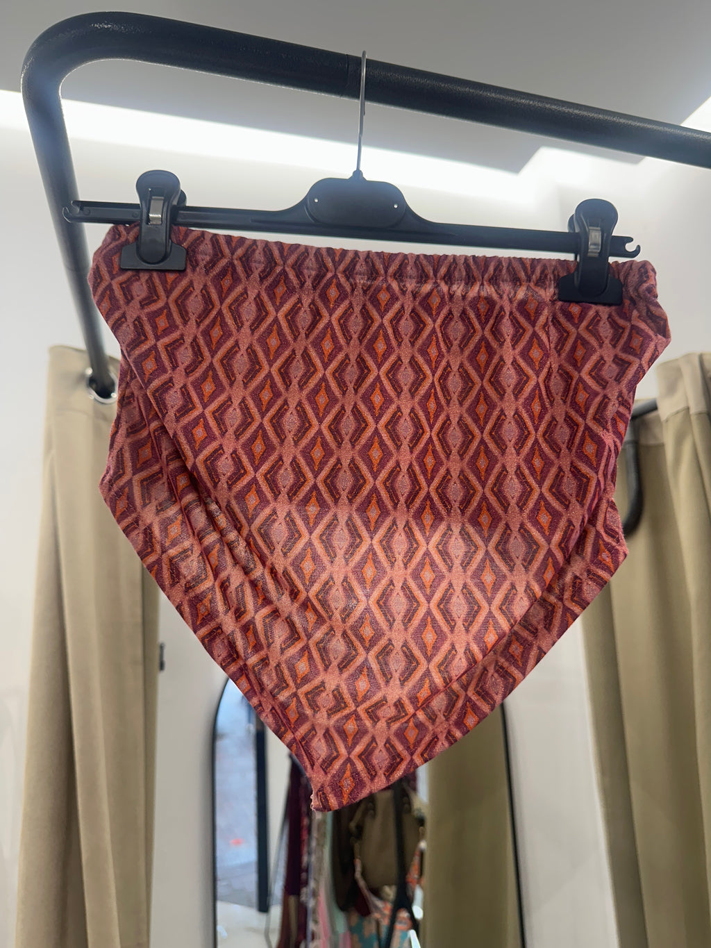 Top Pañuelo Elástico Estampado Geométrico Granate