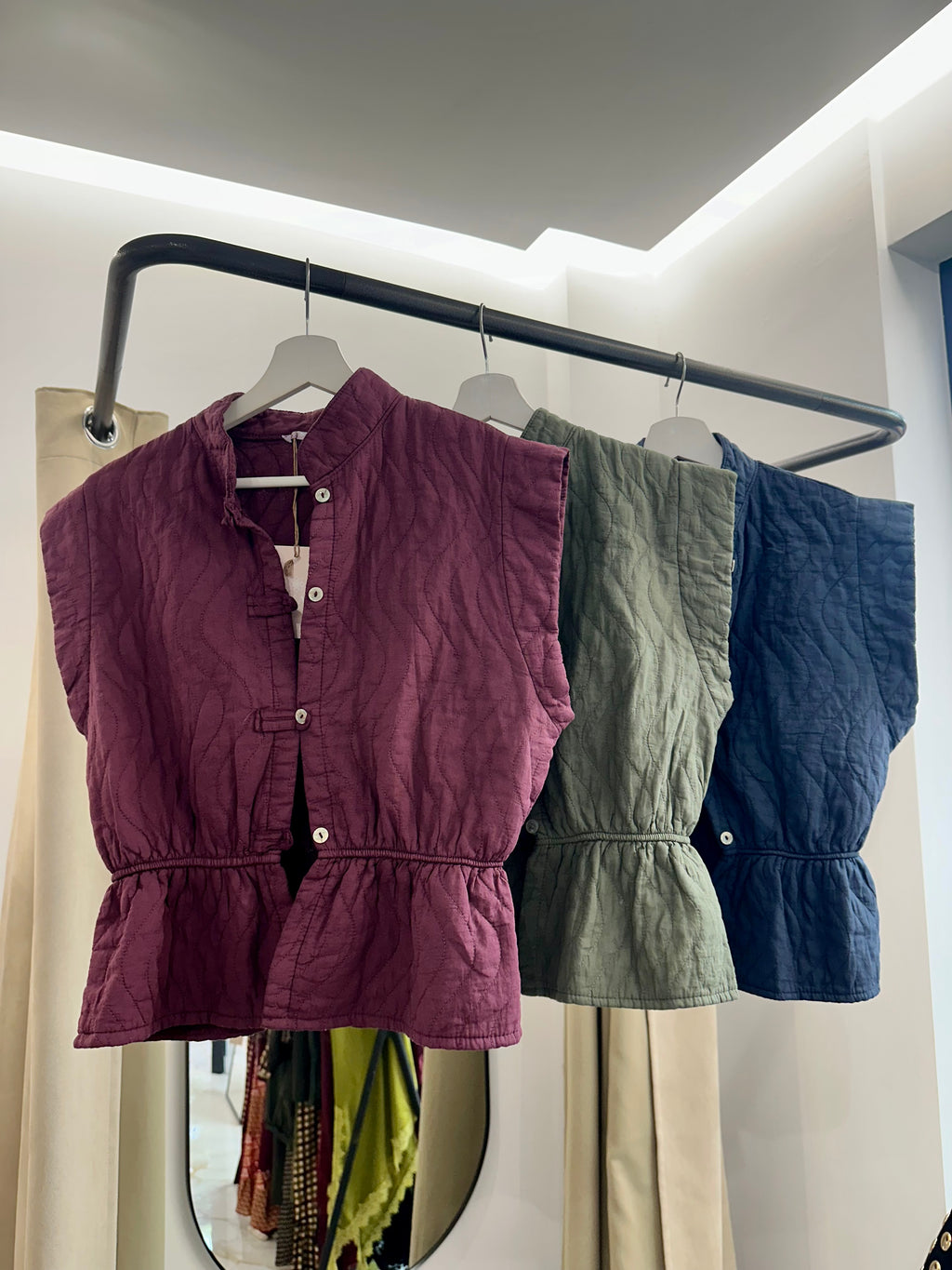 Chaleco acolchado con botones y volante bajo | Luxala Shop