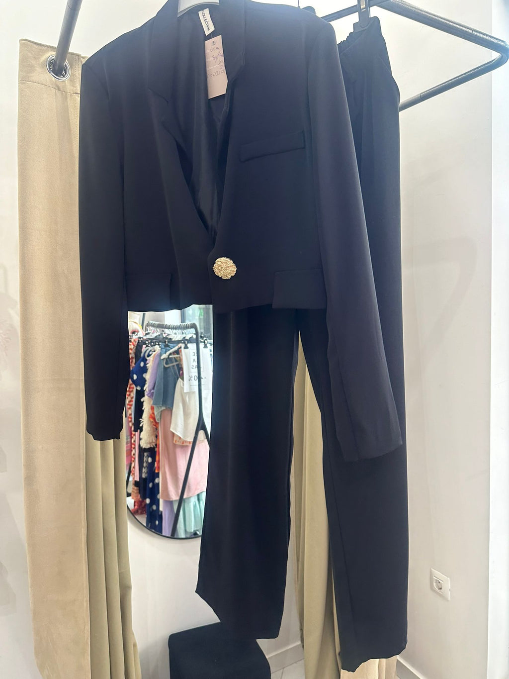 Conjunto negro blazer crop y pantalón fluido – Elegancia moderna | Talla única