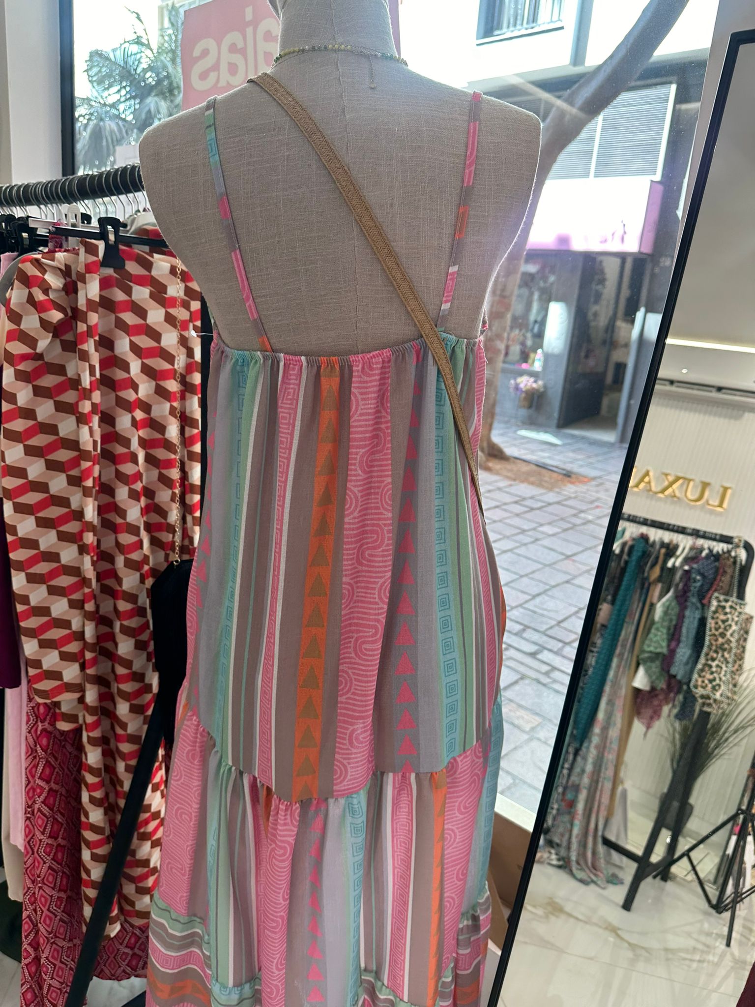 Vestido Largo Étnico Multicolor con Tirantes Finos – Estilo Boho Chic