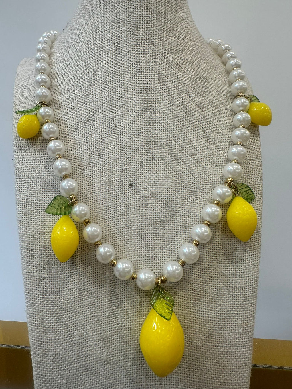 Collar de perlas con colgantes de limones 🍋✨