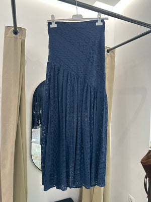 Falda midi azul marino de encaje | Estilo romántico y elegante