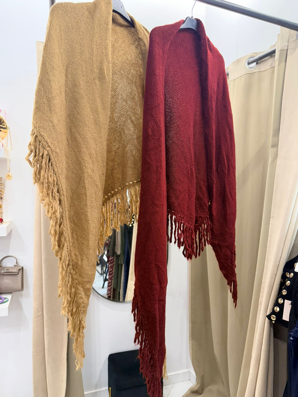 Capa flecos suave – Disponible en camel y burdeos