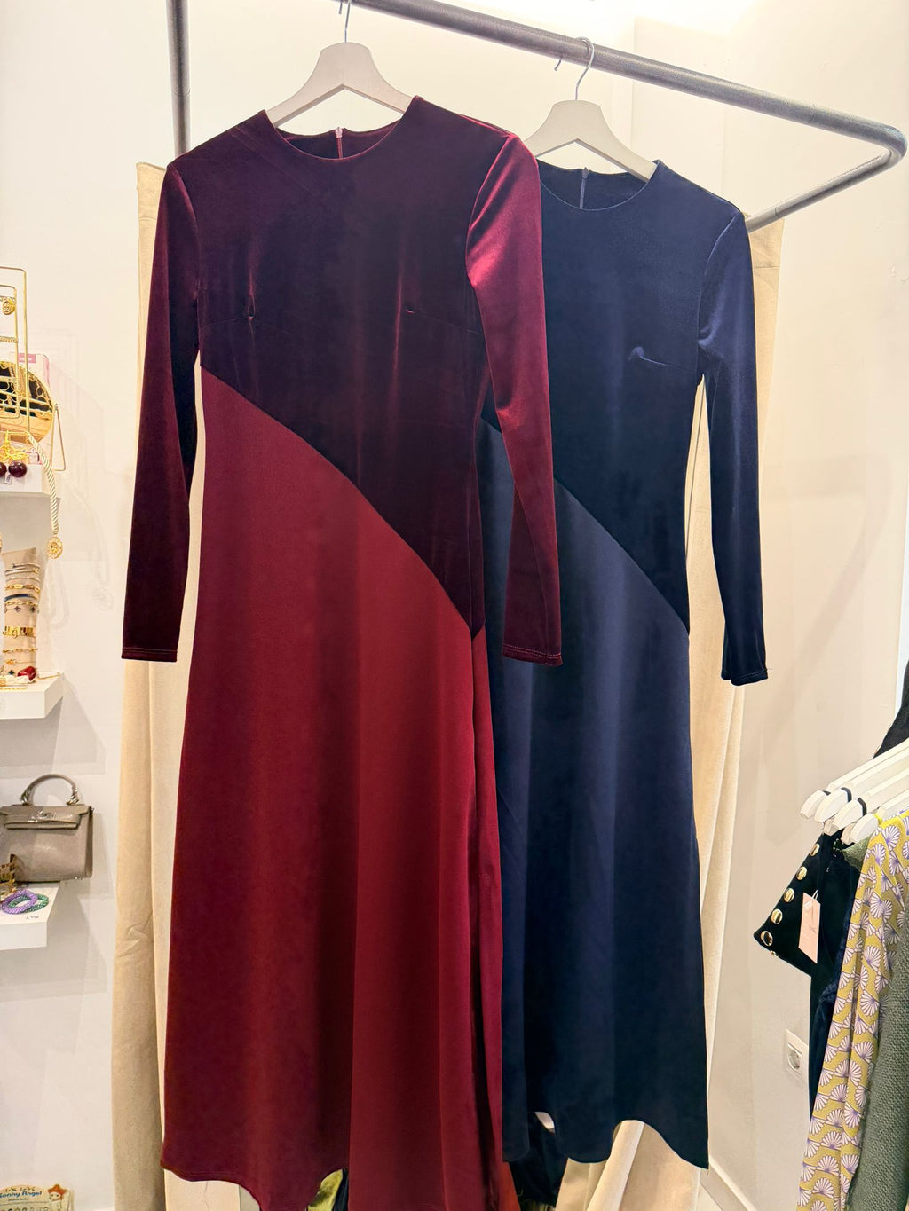 Vestido bicolor de terciopelo – Disponible en burdeos y azul marino